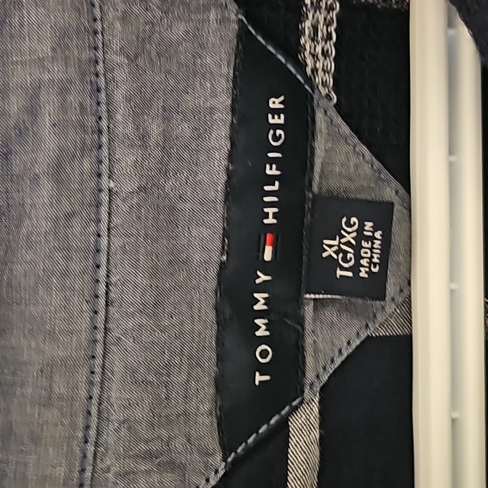 #93 Tommy Hilfiger button down top - Picture 2 of 8